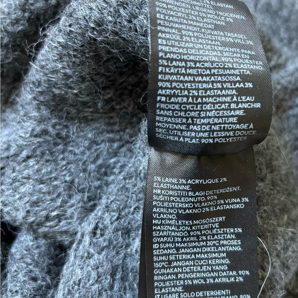 H&M Women’s Gray Knit Sweater Size‎ SMALL - Picture 6 of 7